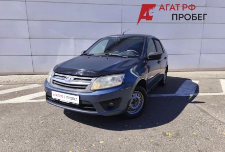 LADA Granta седан 2015 года с пробегом 137 000 км