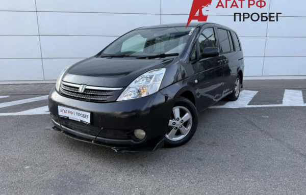 Toyota Isis 2004 года с пробегом 413 990 км, фото 1